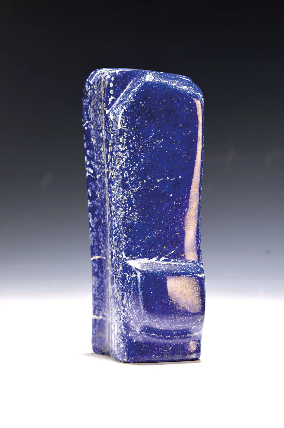 Lapis-lazuli en forme libre, Afghanistan, 1930g, taillé et poli, forme verticale,