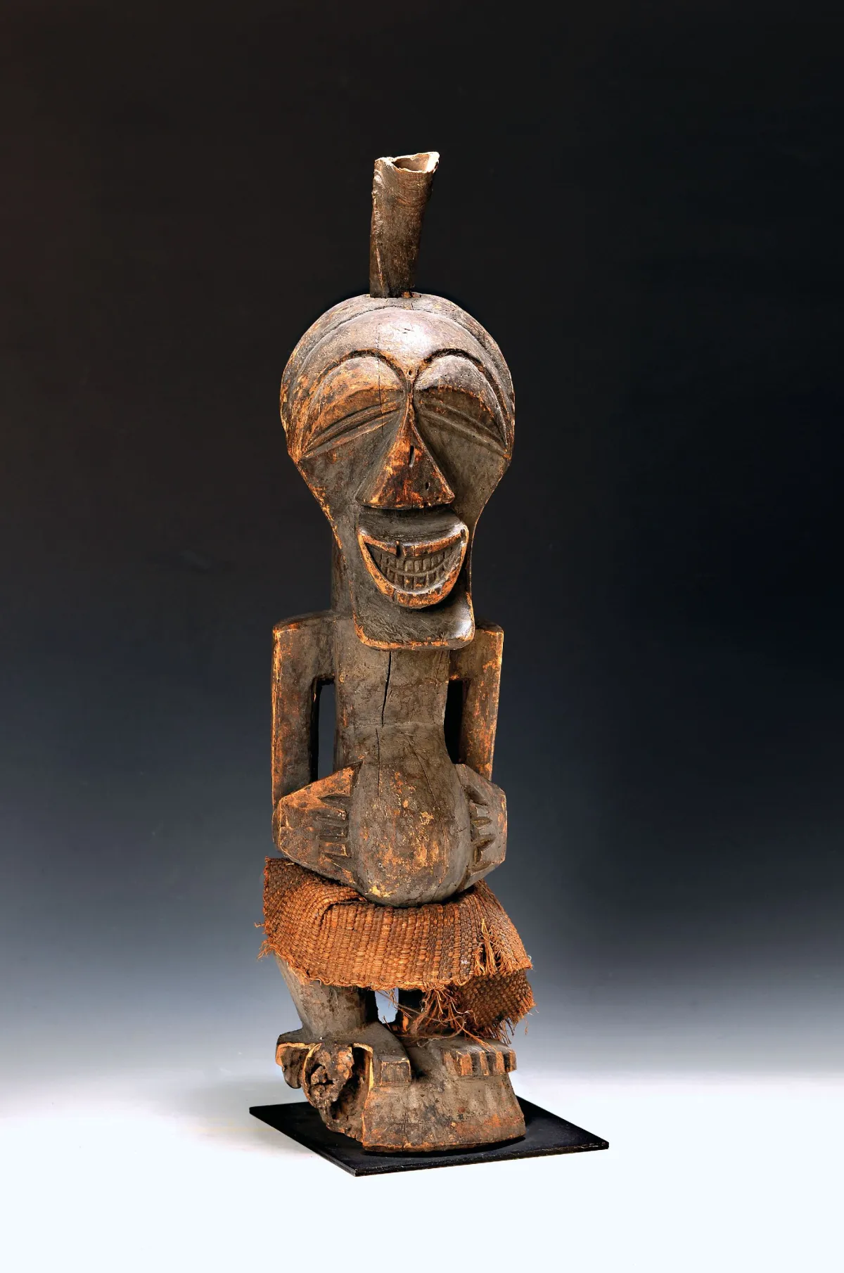 Kraftfigur Nkishi, Songye, Rep. Kongo, Mitte 20.Jh., Holz geschnitzt, Stoffapplikation,