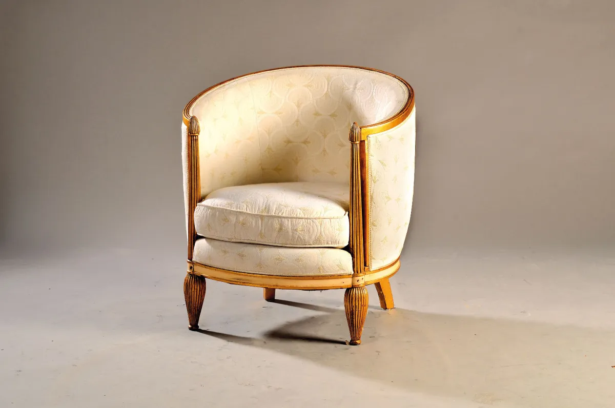 Elegant armchair, probably France, 1930s, wooden frame gilded, elaborate