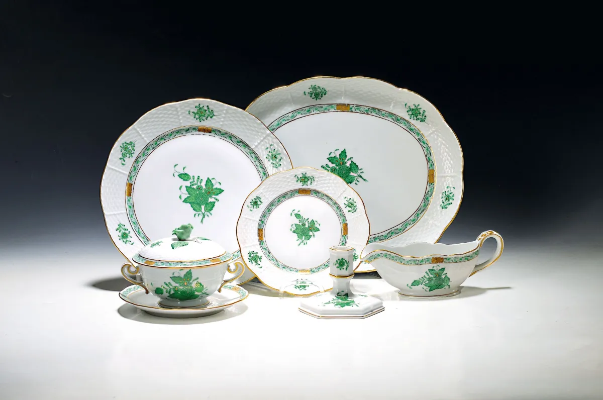 Service de table pour 8 personnes, Herend, Apponyi vert, ombré or, 2e moitié 20e s., 8