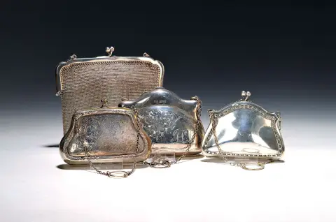 4 porte-monnaie ou sacs du soir en argent, Angleterre, 20e s., 1x E.J. Trevitt & Sons,