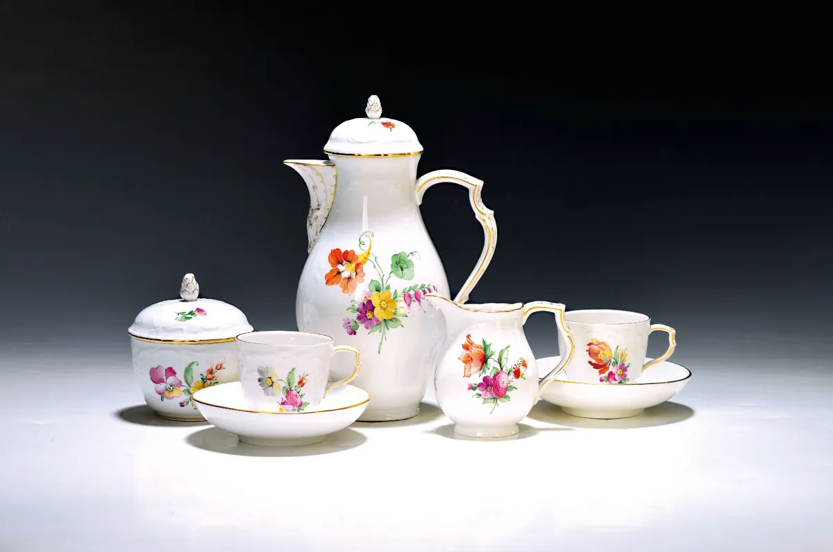 Service à moka avec fleurs et insectes, KPM, Berlin, 1960-90, porcelaine