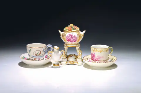 Quatre pièces porcelaine, KPM Berlin, 20e s., brûle-parfum, pourpre finement peint