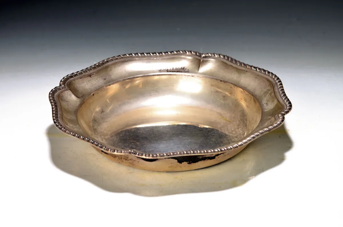 Coupe en argent, Padoue, Italie, après 1968, argent 800, paroi polylobée, 578 g, D