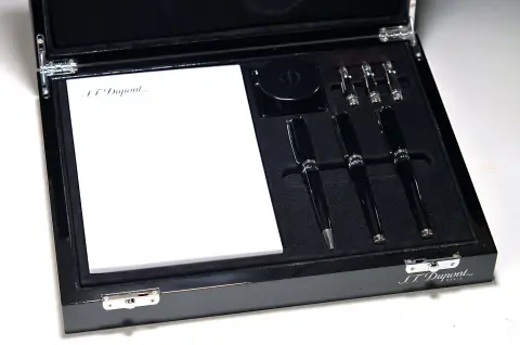 Ensemble d'écriture exclusif, S.T. Dupont, après 2007, composé d'un stylo-bille, d'un roller et