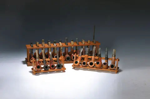 54 pipes à tabac, dont Peterson's (4x), Lorenzo (11x), Dunhill, Stanwell, Savinelli