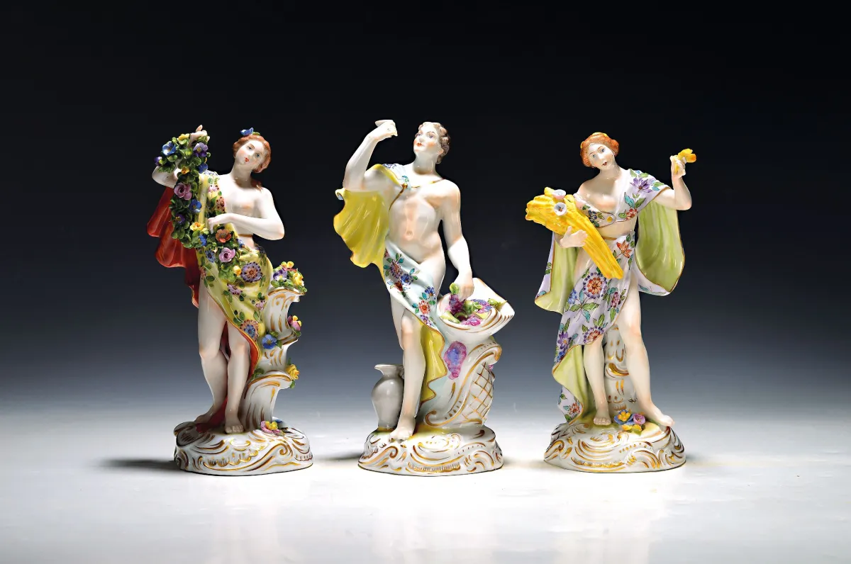 Trois figurines en porcelaine, Älteste Volkstedt, printemps, été et automne, polychrome