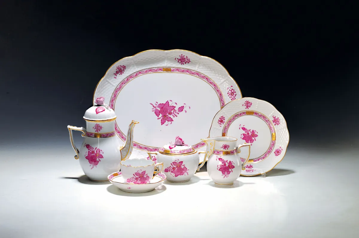 Mocha service Apponyi purple, Herend, Hungary, after 1945, porcelain, gold rim,