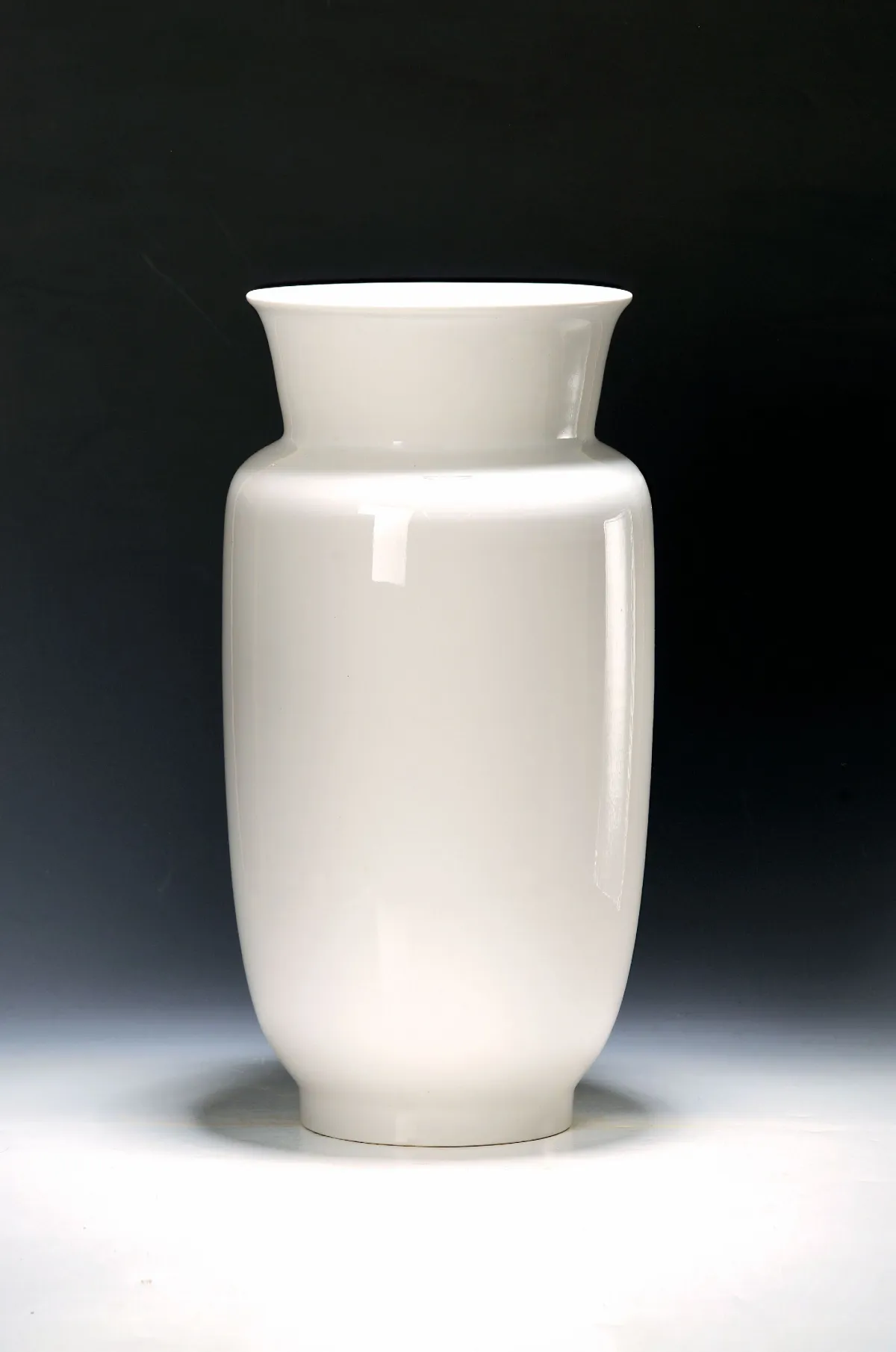 50 cm vase, KPM, Berlin, after 1945, white porcelain, base mark, 2nd choice, H. 50 cm