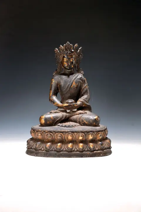 Amitabha Buddha, Chine, 19e s., bronze, geste de méditation avec récipient, riche