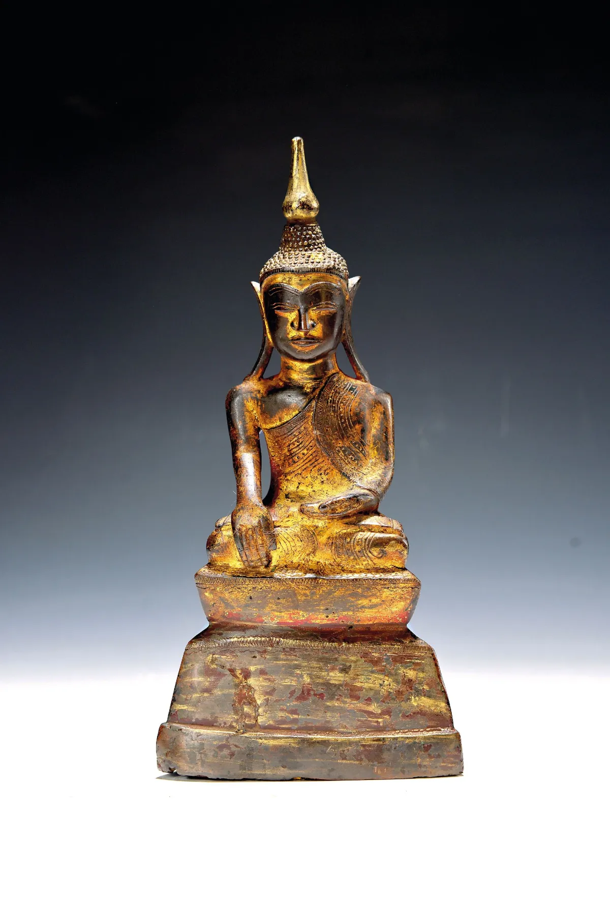 Bouddha Shakyamuni, Birmanie, probablement 14e/15e siècle, bronze, restes de dorure au feu,