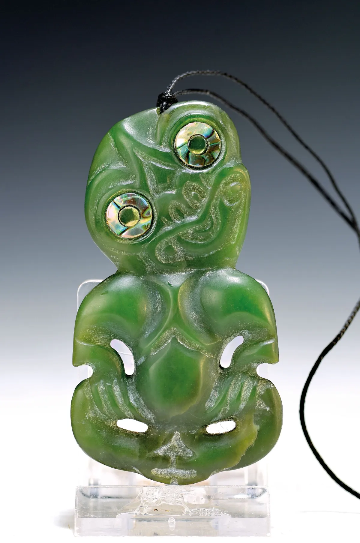 Hei Tiki, Amulett der Maori, Neuseeland, Nephrit sog. Greenstone, geschnitzt und