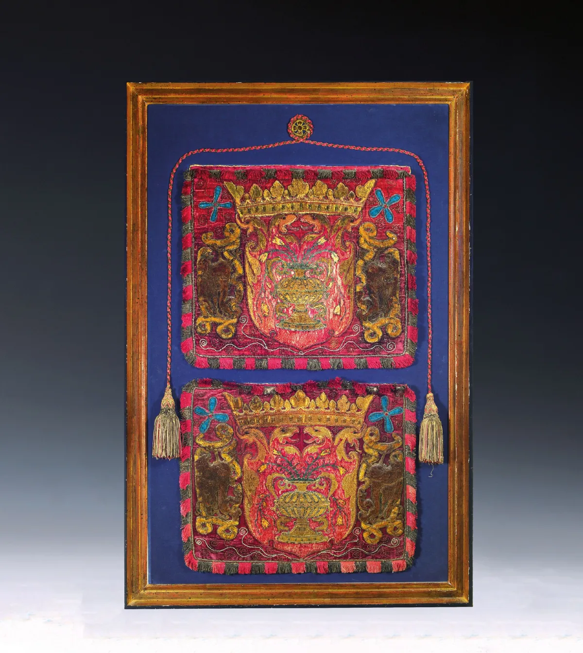 Textile de l'époque baroque, probablement une ancienne sacoche de selle, deux carrés
