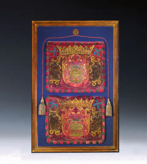 Textile de l'époque baroque, probablement une ancienne sacoche de selle, deux carrés