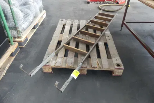 Ophangtrap, met pallet
