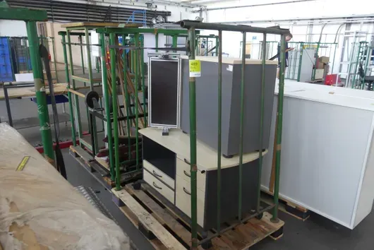 Schreibtisch mit 2x Rollcontainer, mit Lagerrunge