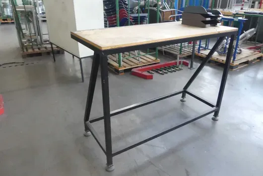 Werktisch, ohne Inhalt
