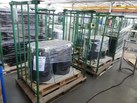 Partij PS-folies, formaat 710 mm, 2300 my, met 2 opslagrekken
