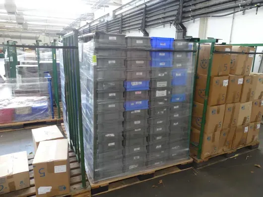 Konvolut Lagerboxen, mit Lagerrunge