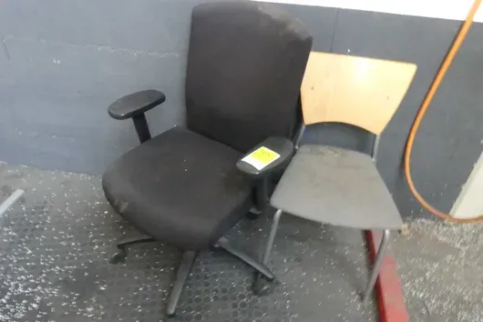 Bürostuhl mit Besucherstuhl