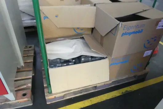 Lot of fittings/rejects, with rack