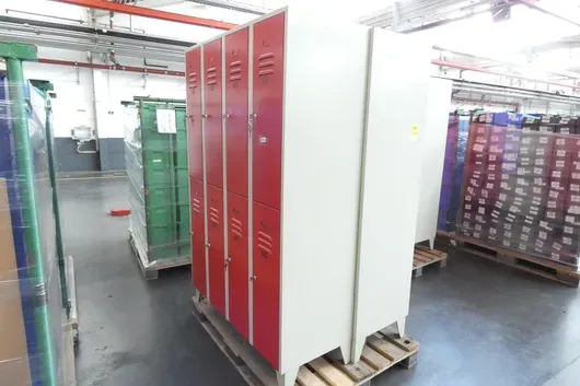 2x Spindschrank, mit Palette
