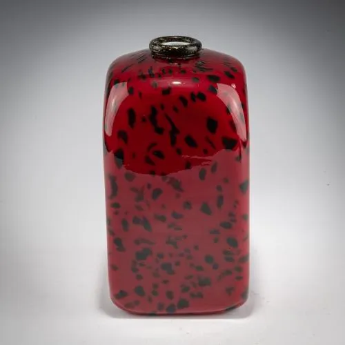 Vase 'Incamiciato rosso, granzioli e bordo nero', um 1932