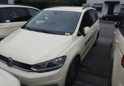 1 VW Touran, immatriculation : GT-VT 1061, 1re immat. : 02.04.2024, n° de châssis : WVGZZZ1T5RW013083, 171 458 km, diesel, Euro 6, 1968 cm³, 110 kW, 0603/000