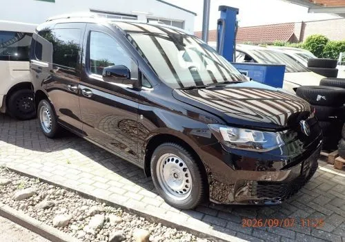 1 VW Caddy, version fauteuil roulant, non immatriculé, date de mise en circulation : 04.04.2025, numéro de châssis : WV2ZZZSK6PX092878, 500 km, Euro 6, diesel, 1968 cm³, 90 kW, 0603/CLH, (anciennement WTM-CD 444), véhicule neuf, défaut AdBlue, ne démarre pas