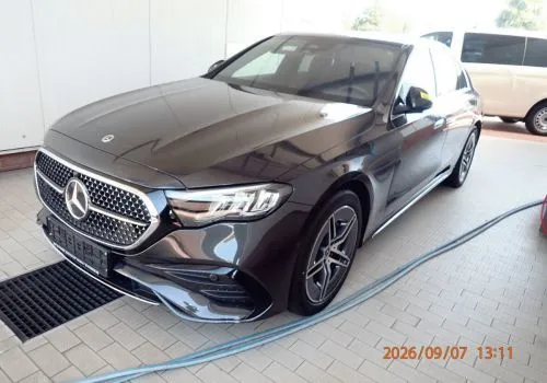 1 Mercedes Benz E300, berline, non immatriculé, date de mise en circulation : 23.12.2024, 21 000 km, numéro de châssis : W1KLF0JB8RA022109, hybride diesel/électrique, Euro 6, 1993 cm³, 145 kW, 2222/BPW