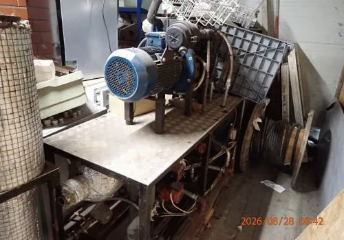 1 cogénération démontée composée de : moteur électrique et génératrice, probablement fonctionnelle après remise en état et complément