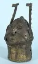 Objet tribal africain - Tête d'ancêtre – Bronze, patine foncée, H= 18 cm, Edo, Bénin, probablement ancien, troué