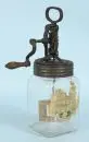 Baratte "R.v. Hünersdorff" – récipient en verre, couvercle à vis avec mécanisme à manivelle, H= 36 cm, vers 1930, traces d'usure, légèrement corrodé