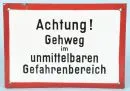 Plaque émaillée – émaillée couleur, inscription « Attention ! Trottoir dans la zone de danger immédiat », 21 x 30 cm, légèrement endommagée