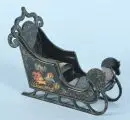 Boîte laquée en forme de traîneau – laque noire, peinte à la main avec motifs de la mythologie russe et ornements floraux, env. 14,5 x 7 x 20 cm, Russie, 20e s.;