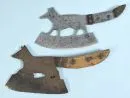 Metzgerbeile, 2 Stück – Eisen, in Fuchsform, 1 mit Griffschalen aus Holz, L= 29 cm, Frankreich, 19. Jh.;