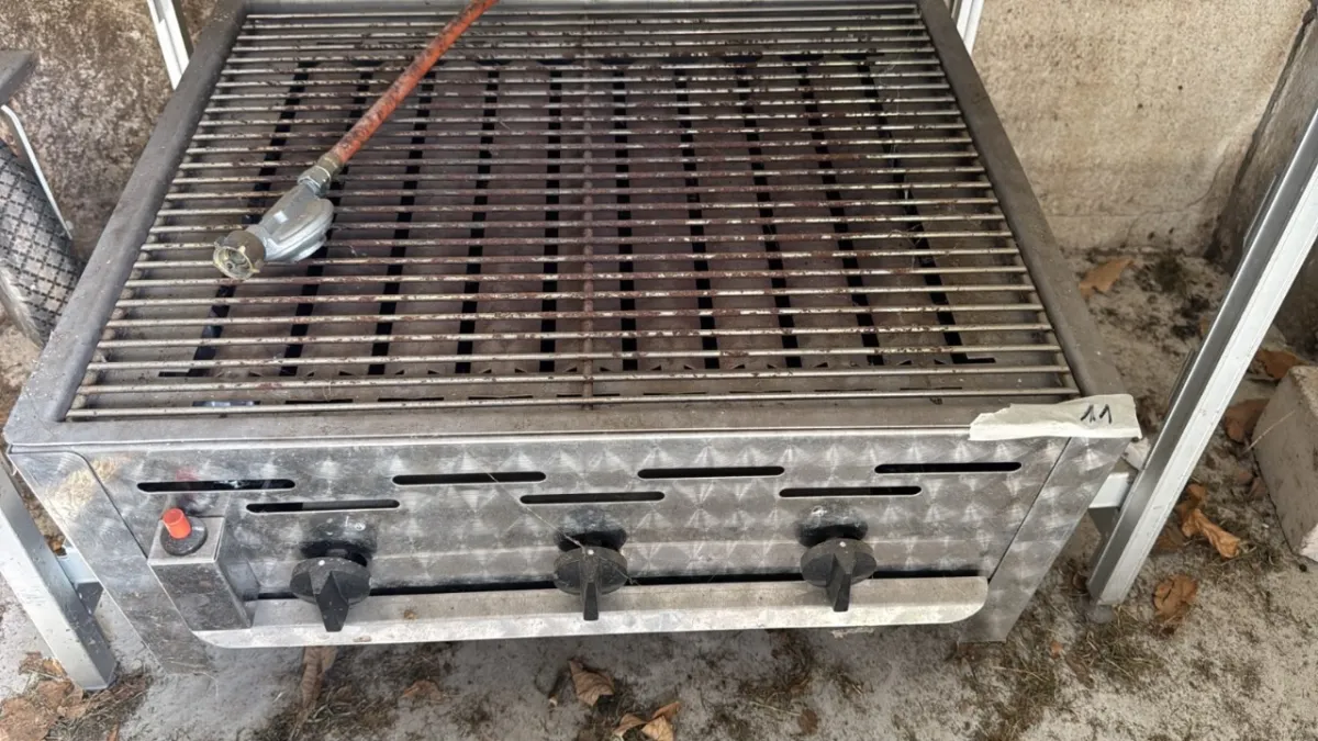 Grill gazowy (niesprawdzony pod względem działania)
