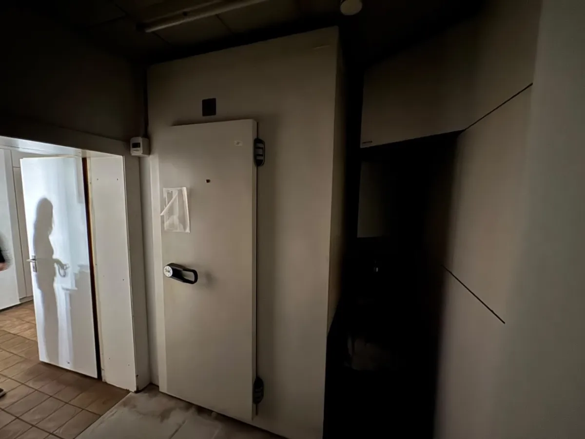 Cold room (dim.: 140 x 160 x 260 cm)