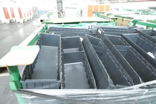 Lot of storage boxes, with 1 storage rail