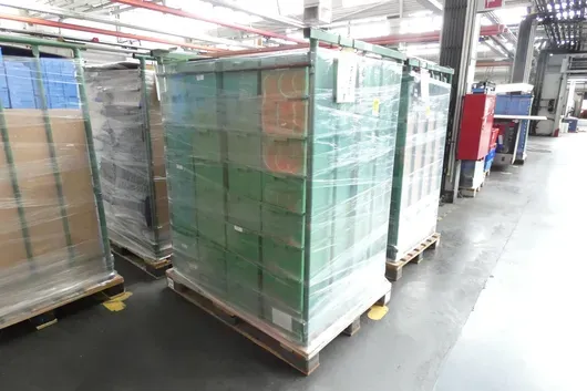 Lot of storage boxes, with 1 storage rail