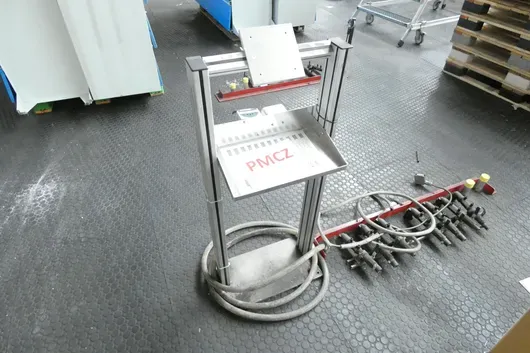 Držák / zařízení