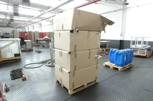 Mixed lot, with pallet