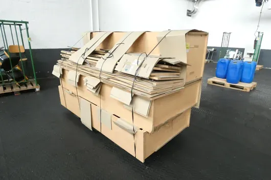 Posten Möbel, mit Palette