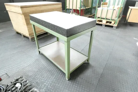 Table en pierre dure