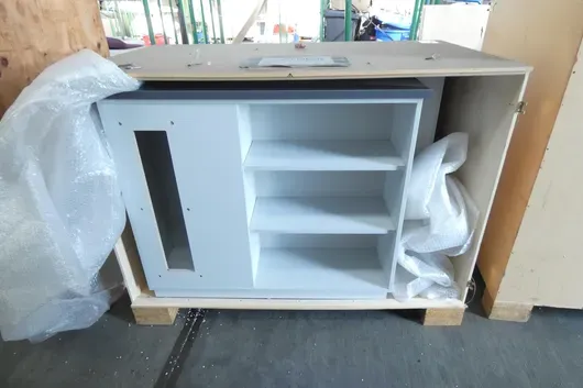 Messestandequipment, mit Transportbox