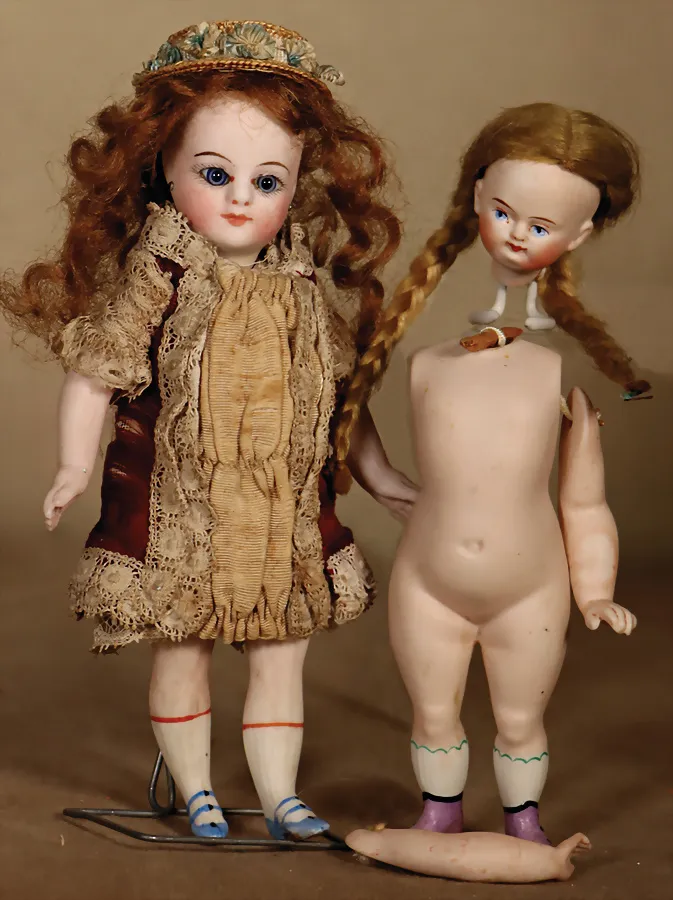 1 x mała francuska Mignonette z dramatycznymi lodowoniebieskimi szklanymi oczami