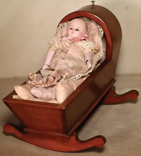 Rare poupée de baptême de Sonneberg