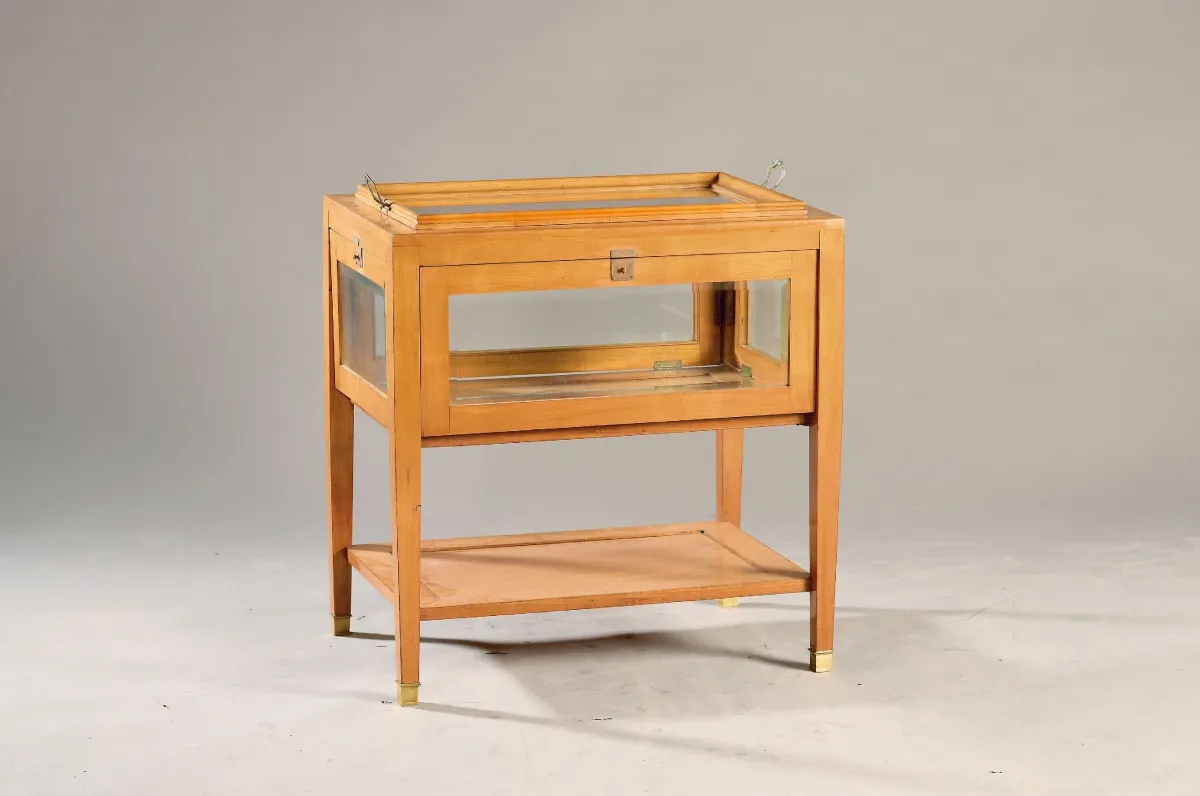 Bladtafel, kersenhouten fineer, 1e helft 20e eeuw, blad met glasplaat, uitneembaar