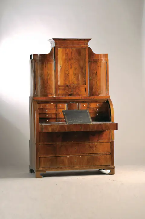 Secrétaire Biedermeier avec superstructure, nord-allemand, vers 1820-30, placage acajou, partie inférieure avec