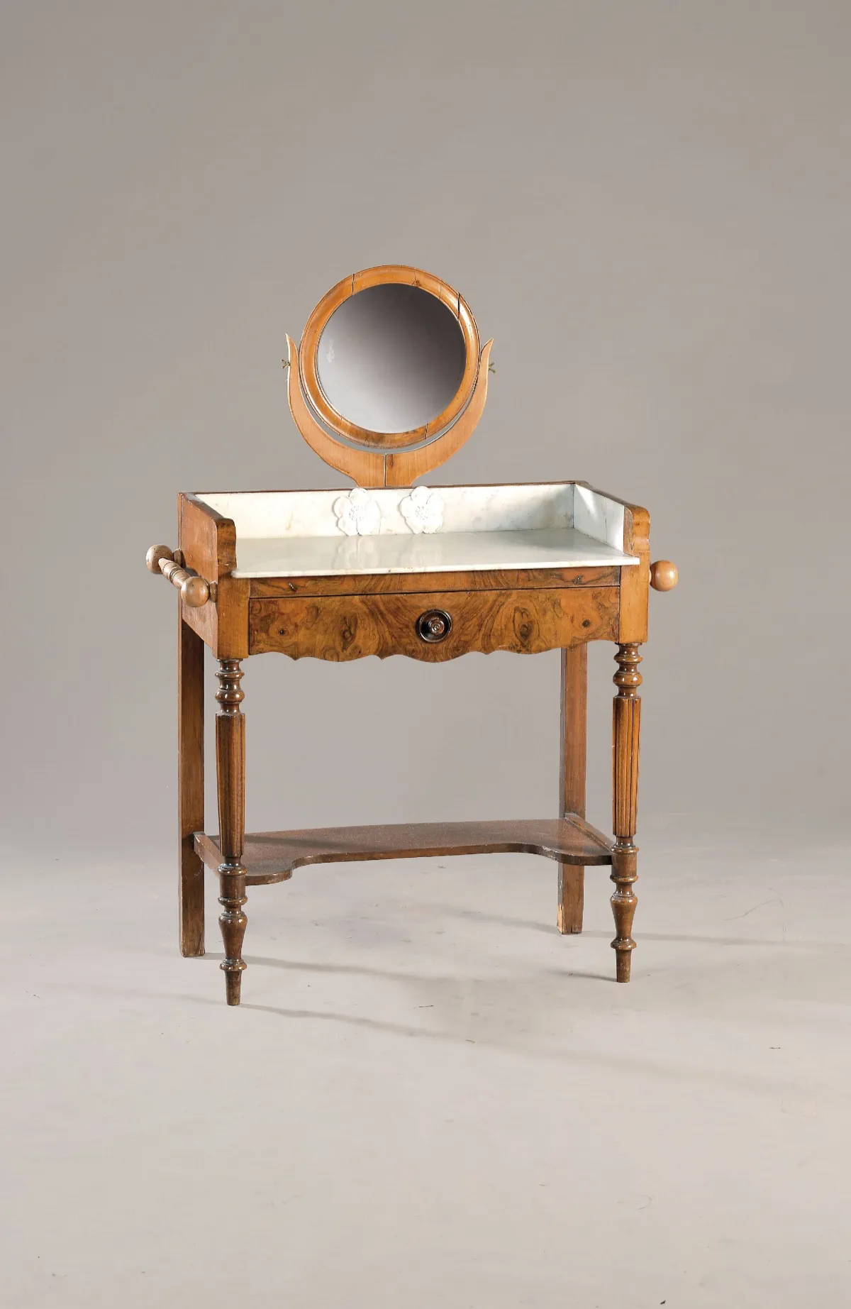 Small dressing table, 1900, mahogany, with inset mirror, one drawer and